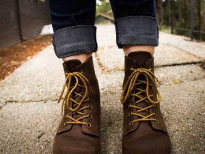 Come pulire i lacci delle scarpe in pelle Foto